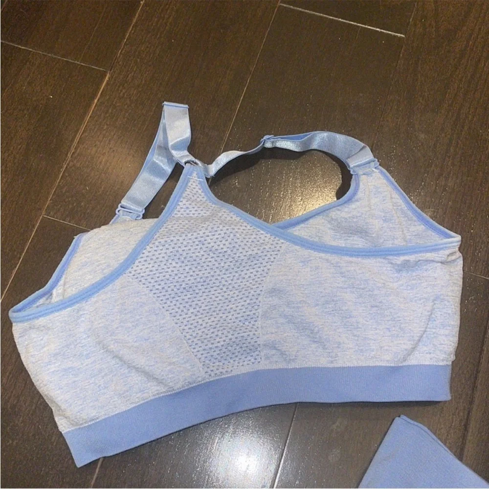 FASHION NOVA WORKOUT SET - Picture 3 of 4